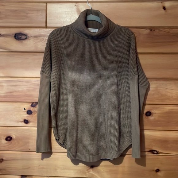 Michael Kors Turtleneck Sweater - Picture 1 of 4